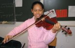 Maïlys a commmencé le violon en septembre, elle est douée d'après son (...)